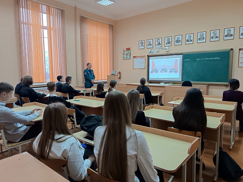 Быть на передовой безопасности! Как рогачевским школьникам стать спасателями