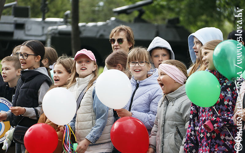 «Солнце в ладонях» согрело детвору радостью и весельем