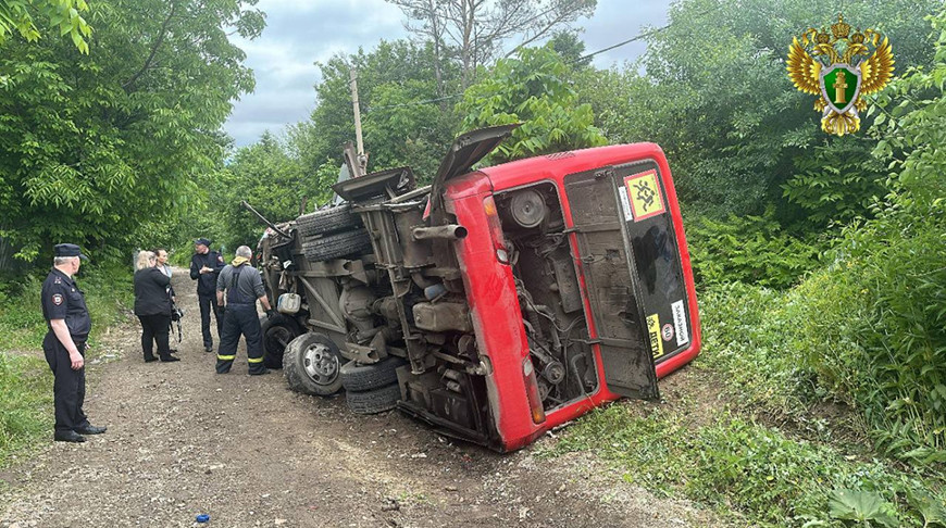 Экскурсионный автобус с детьми перевернулся под Хабаровском