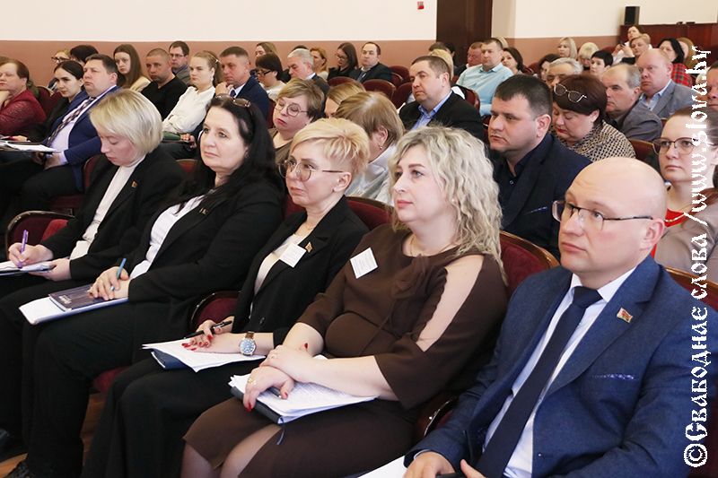 Говорите правду! Глава Белстата Инна Медведева пообщалась с аграриями Рогачевщины
