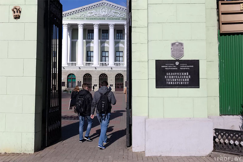 Вступительная кампания-2022: еще пять вузов объявили о вакантных бюджетных местах