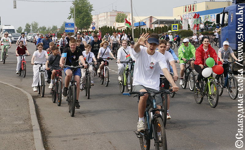 Вместе под флагом страны: рогачевцы присоединились к областному велопробегу
