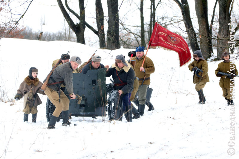 Фоторепортаж: военно-историческая реконструкция, посвященная 80-летию партизанского движения на Рогачевщине, прошла сегодня в  нашем городе