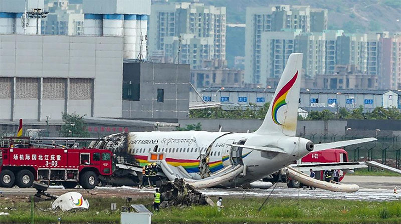 В Китае загорелся самолет Tibet Airlines с 122 пассажирами на борту