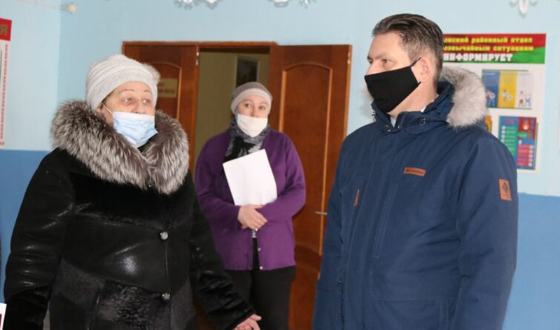 Сенатор Андрей Шишкин узнал, что волнует жителей Кормянского района
