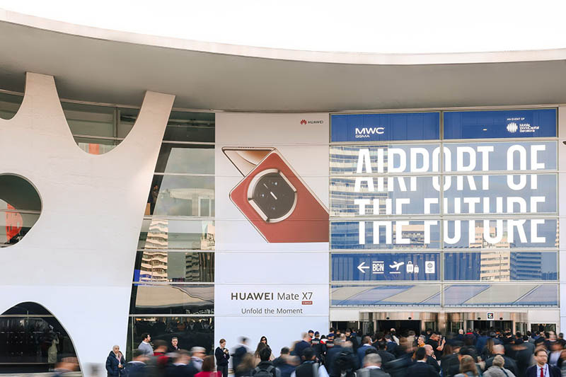 «Настоящее принадлежит вам»: чем впечатляет Huawei на выставке MWC 2026 в Барселоне