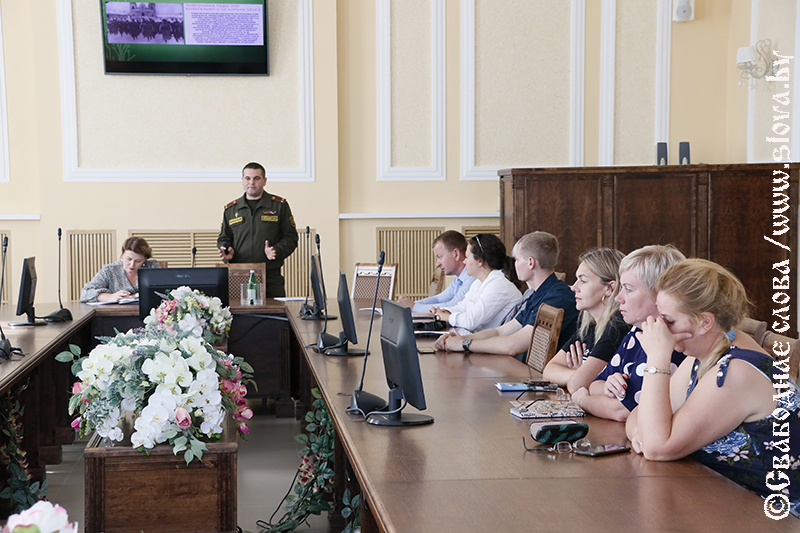 Интересно о важном: рогачевцам рассказали о Дне народного единства в контексте истории и современности