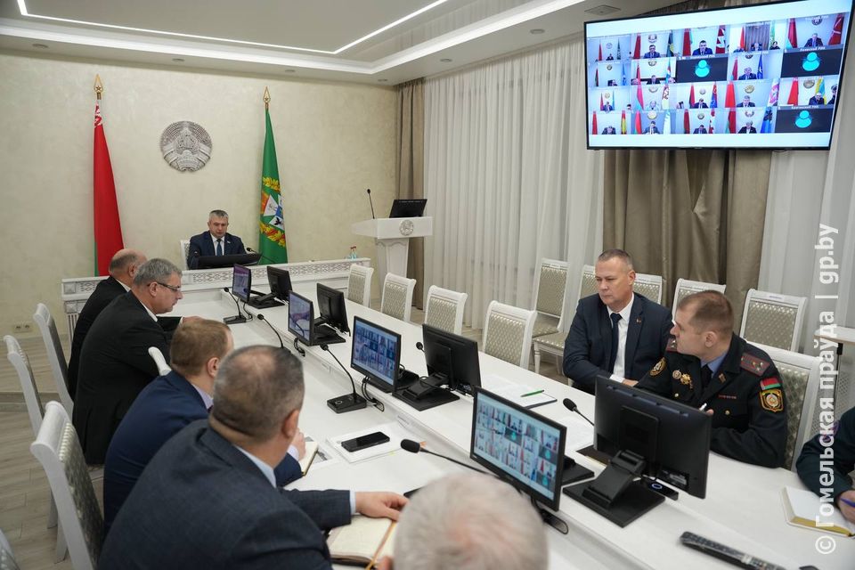 Встречаем осадки во всеоружии: председатель облисполкома Иван Крупко провел селекторное совещание по расчистке региона от снега