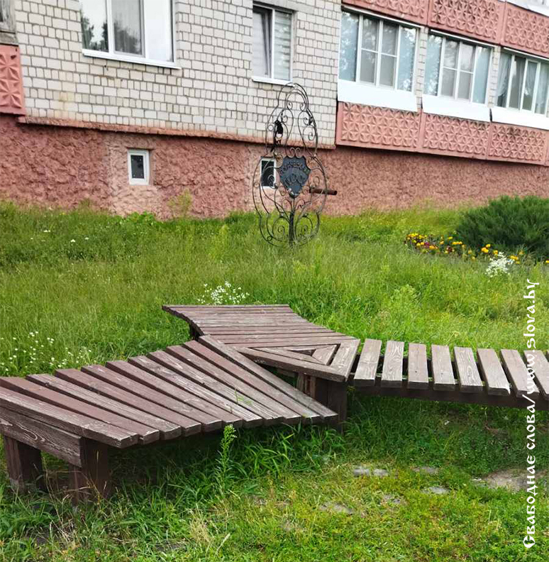 Скамейка просит помощи