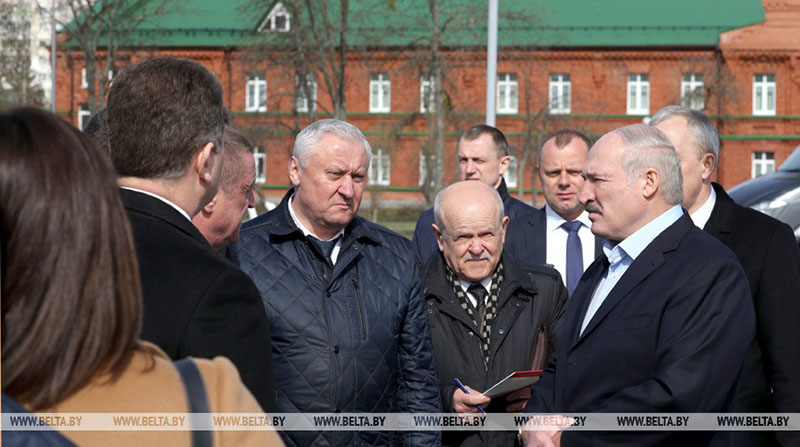 "Все хотят укусить Беларусь" - Лукашенко прокомментировал критику подходов к борьбе с коронавирусом