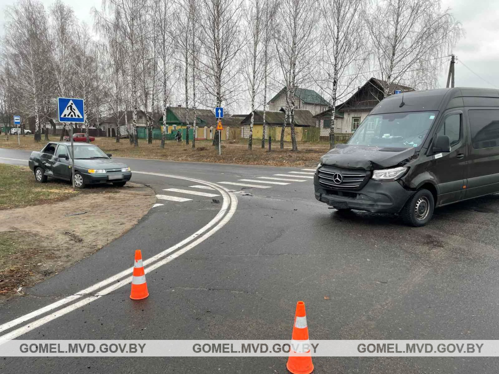 В Рогачеве столкнулись Мерседес и ВАЗ