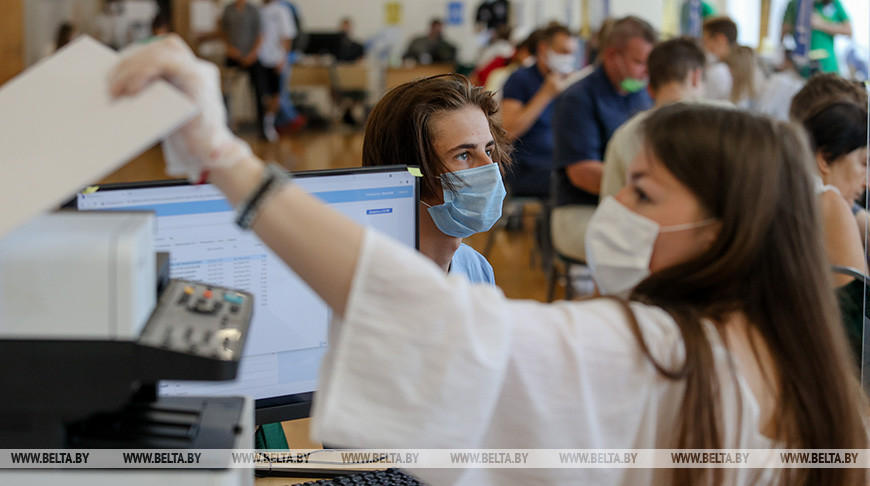 Вузы начинают прием документов от абитуриентов