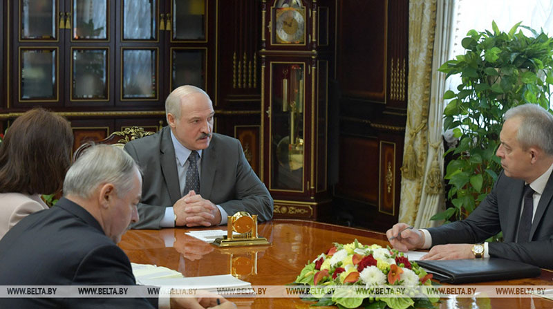 "Никому не должны позволить обидеть простого человека" - Лукашенко поручил проверить причины увольнений в частных фирмах