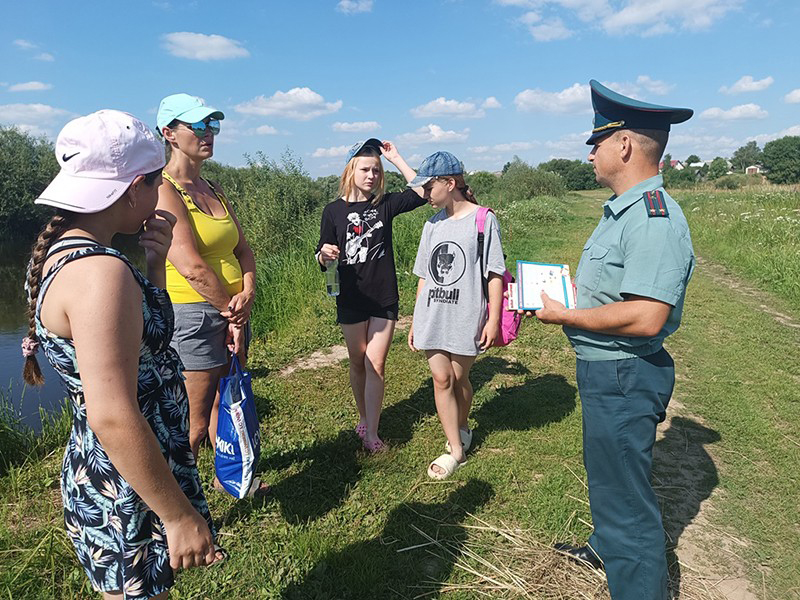Спасатели напомнили рогачевцам, как не стать жертвой воды