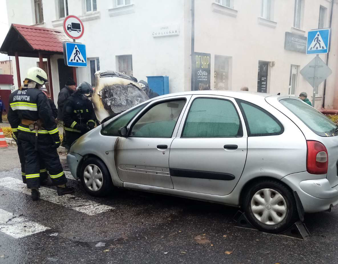 В Рогачеве на Советской горел автомобиль