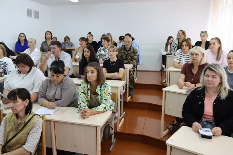 Огонь не играет в детство: рогачевские спасатели проводят выступлениях на родительских собраниях