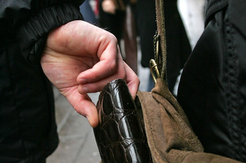 Грабежи на Гомельщине: больше половины в общественных местах