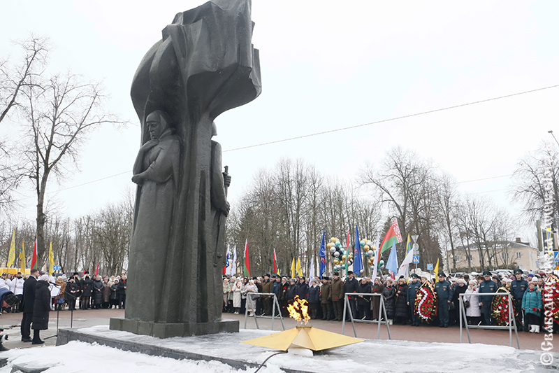 82 года свободы: Рогачев склоняет голову перед подвигом героев