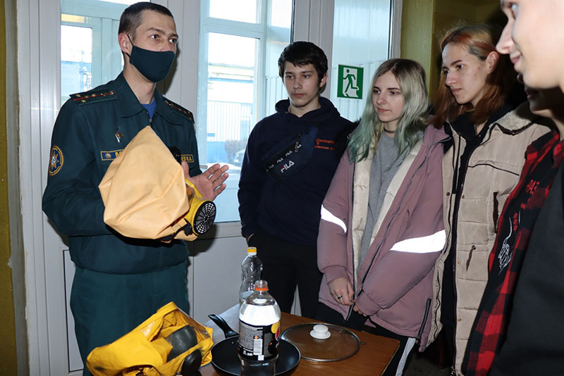 Работники Рогачевского районного отдела по ЧС проводят республиканскую акцию «День безопасности. Внимание всем!»