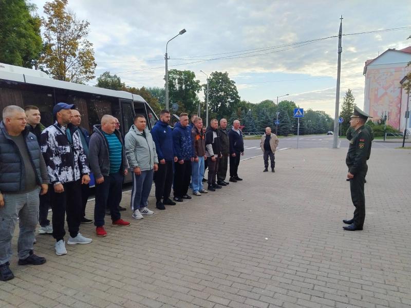Рогачевские мужчины оттачивают военные навыки