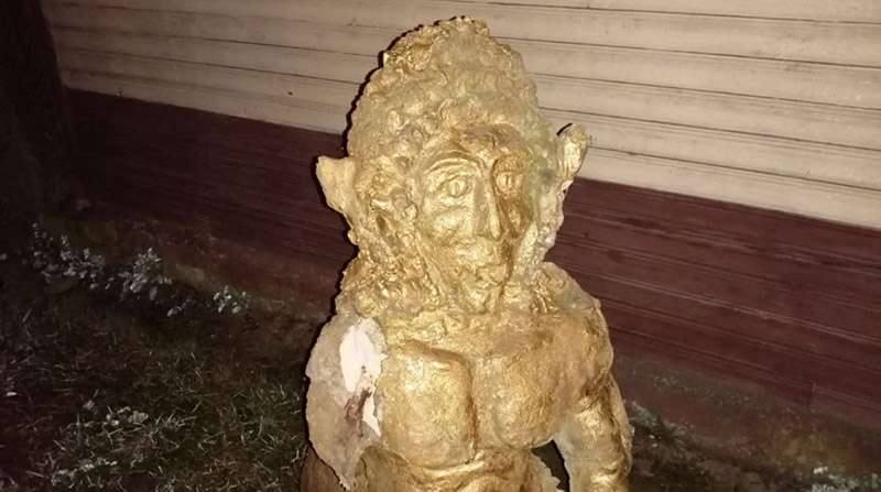 В Рогачеве "ценитель" скульптур повредил мифического персонажа
