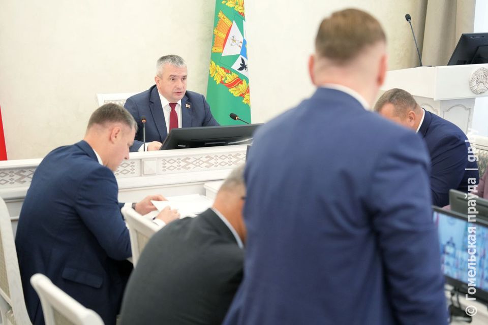 Белорусских яблок хватит? На аппаратном совещании облисполкома обсудили вопросы благоустройства, медицинского обслуживания на селе, наполнения стабфондов