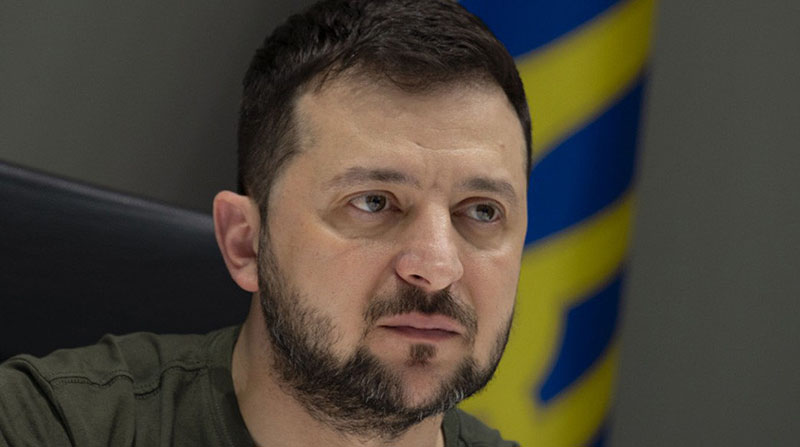 Зеленский подтвердил начало вывода украинских военных с "Азовстали"