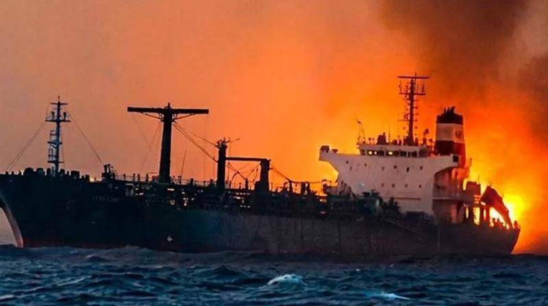 Супертанкер с 2 млн баррелей нефти подорвался на мине в Ормузском проливе - КСИР