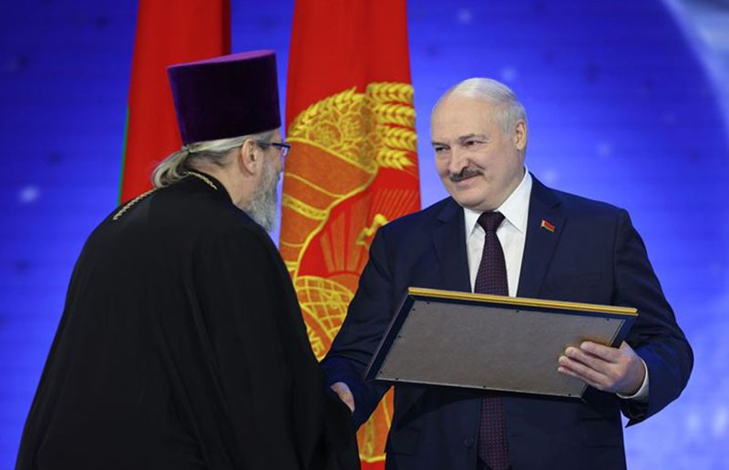 Лукашенко вручил премии «За духовное возрождение» и специальные премии. Кто эти лауреаты и что сделали для Беларуси? Все подробности церемонии