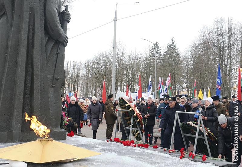 82 года свободы: Рогачев склоняет голову перед подвигом героев