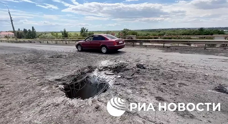 Киев обстрелял Антоновский мост в Херсоне ракетами HIMARS