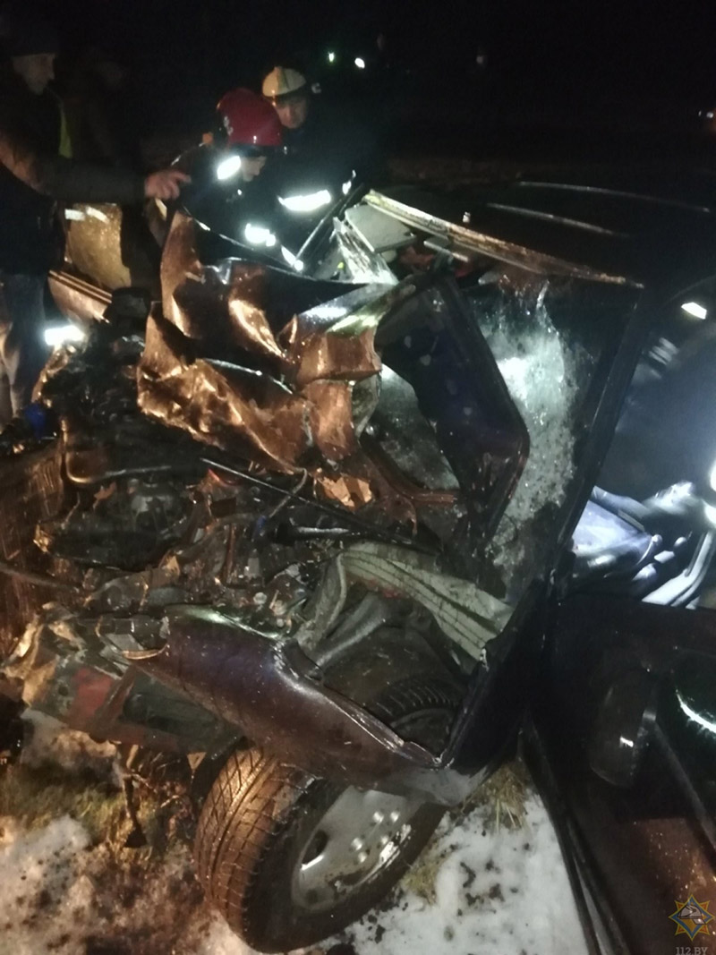 Renault и УАЗ столкнулись в Рогачевском районе. Понадобилась помощь спасателей