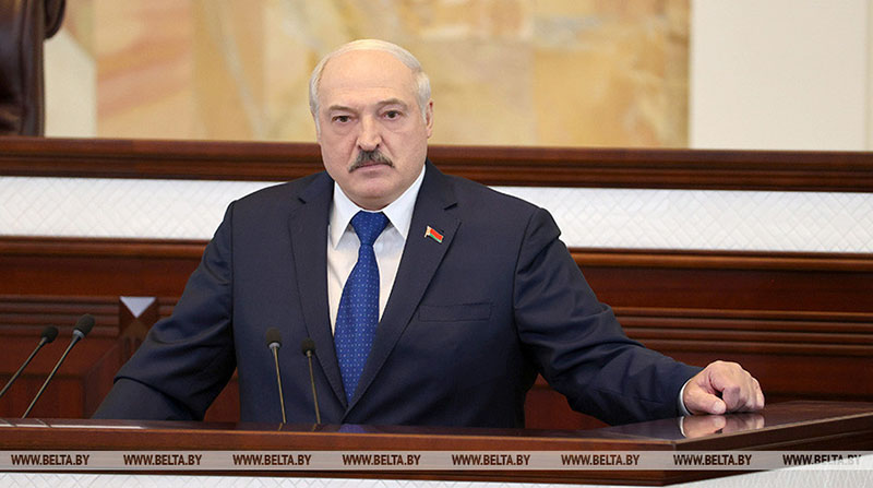 Лукашенко: наша политика многовекторна, но это не значит, что она между Востоком и Западом