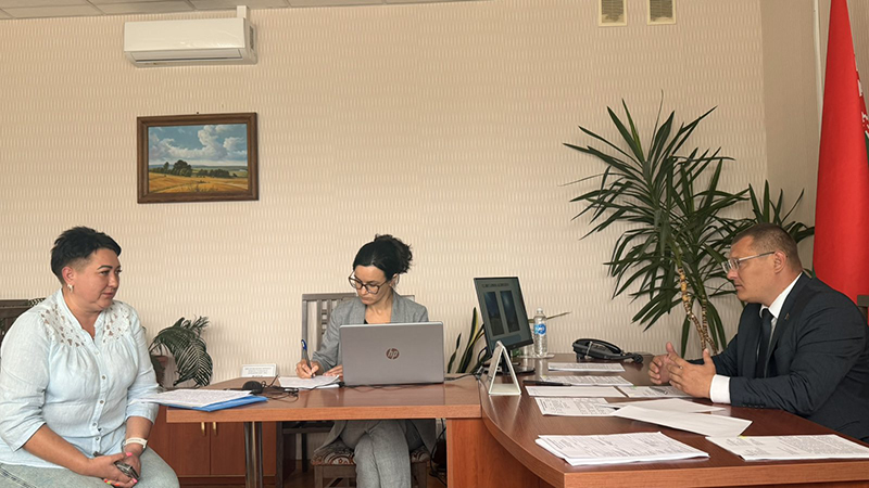 Прием граждан провел председатель райисполкома Александр Атрошенко