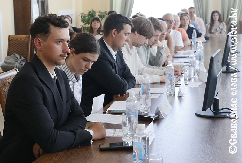 Символ офицерской чести: в Рогачеве увековечили подвиг Петровского