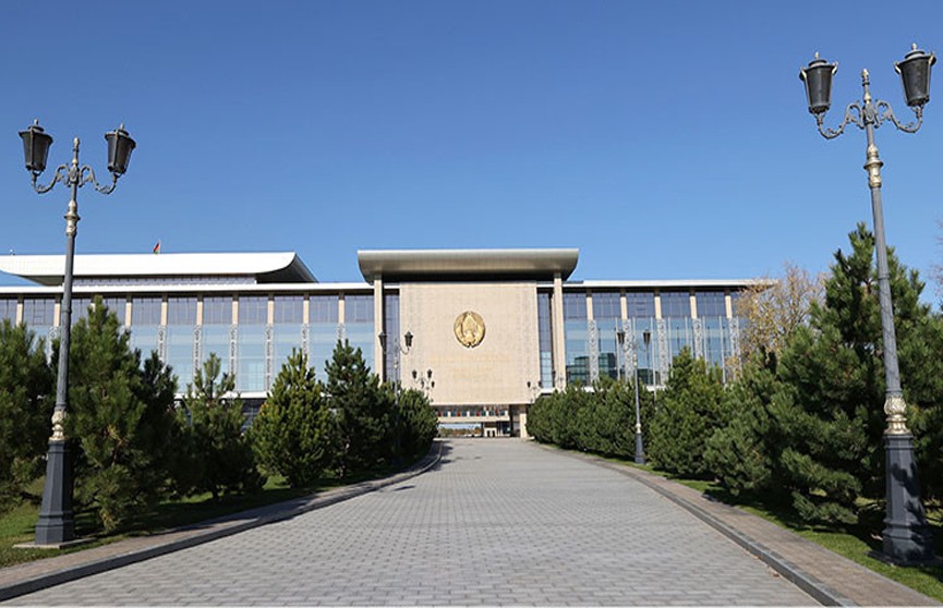 Президент Беларуси направил поздравление работникам печати с профессиональным праздником