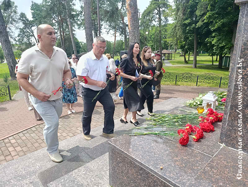 85 лет памяти: возложение цветов и минута молчания