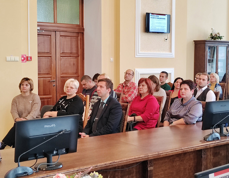 На диалоговой площадке в Рогачеве говорили о патриотизме