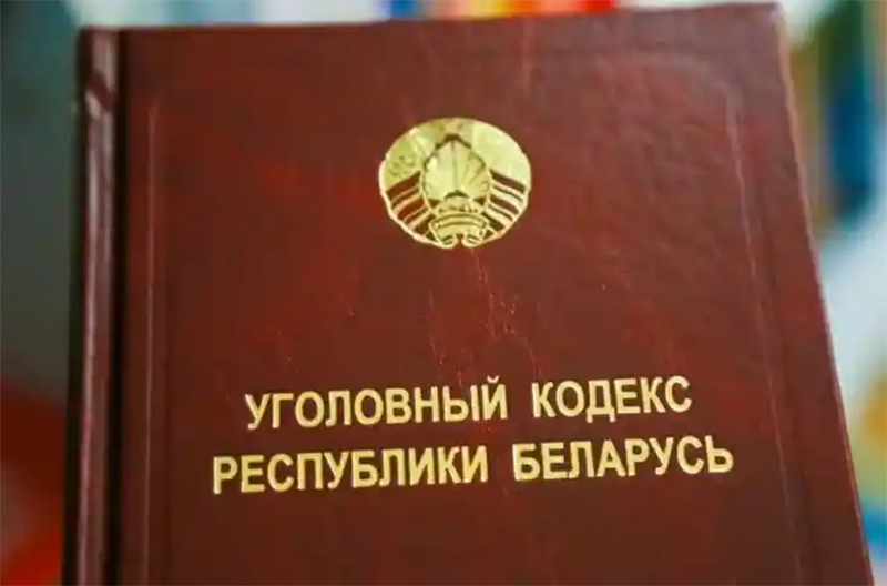Лай из подворотни  обернулся боком