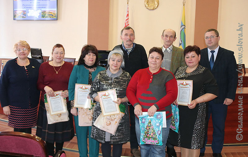 Председатели сельских Советов депутатов и их доверенные лица получили заслуженные награды