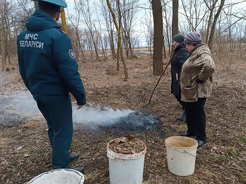 Рогачевские спасатели: "Наведению порядка на земле – да, пожарам – нет!"