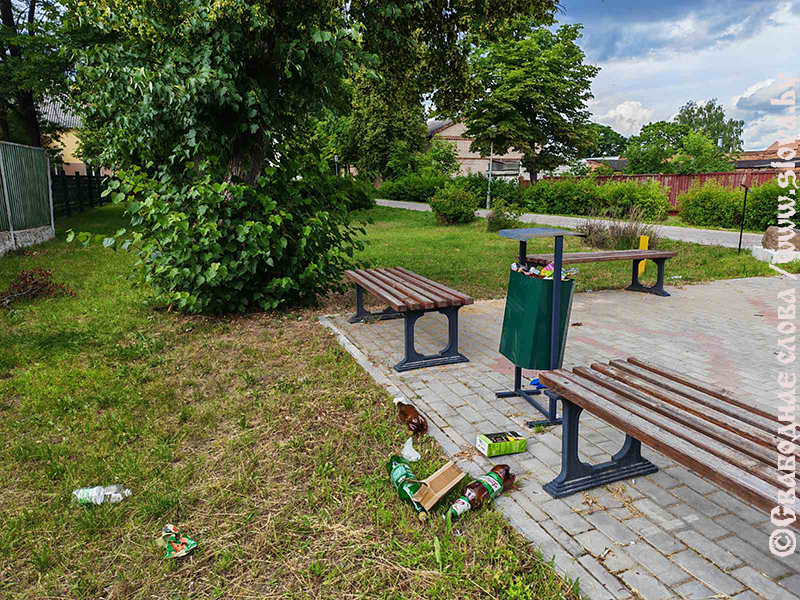 Контраст, от которого  не по себе
