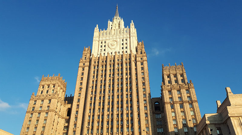 Россия на фоне санкций сокращает использование доллара