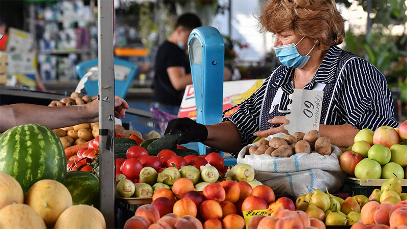 На рынках и ярмарках разрешили пока торговать без касс