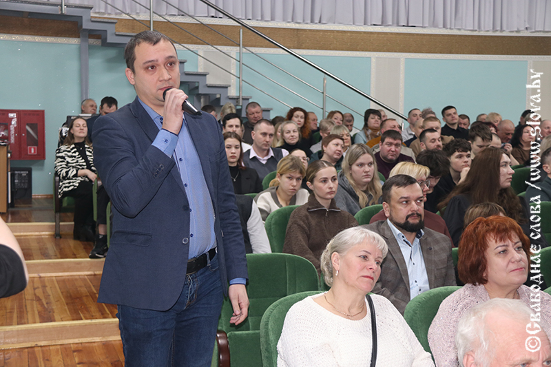 Монолитный очерк о Главе государства: в Рогачеве презентовали книгу «Наш Президент»
