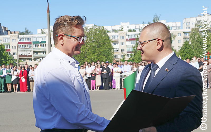 Школа, что дала крылья: последний звонок прозвенел для выпускников СШ № 5 г. Рогачева  