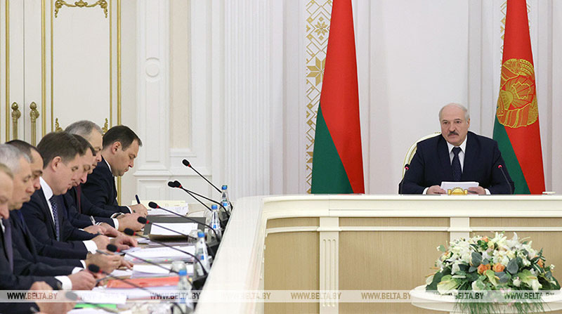 Лукашенко о перераспределении полномочий: добавим кому мало, но и ответственность перейдет к ним