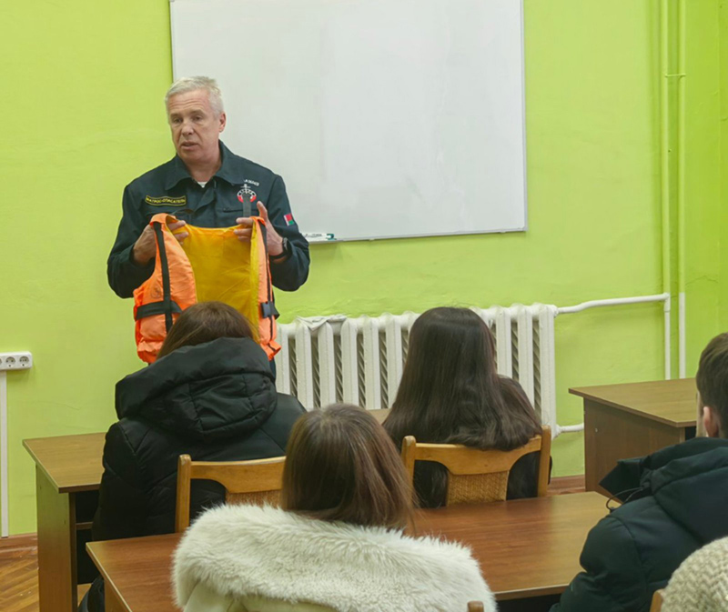 Снегопады и порывистый ветер: рогачевские осводовцы предупредили земляков об опасностях зимней рыбалки