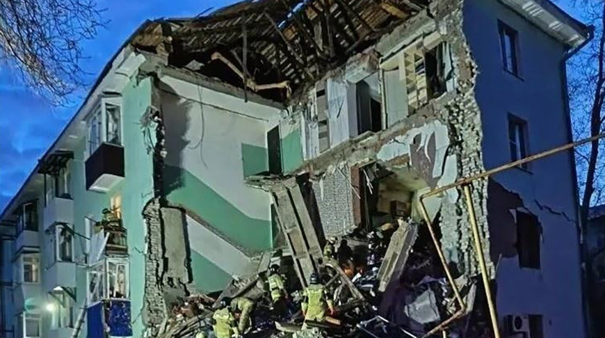 В Сызрани после атаки БПЛА обрушился подъезд жилого дома, есть пострадавшие