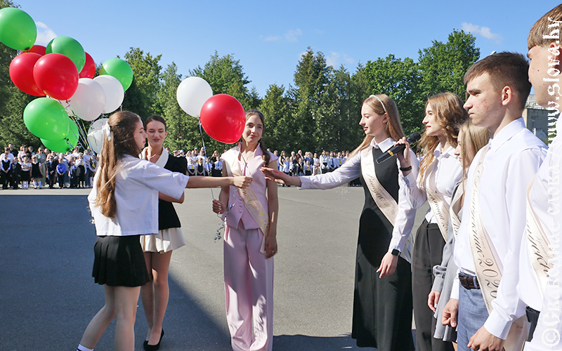 Школа, что дала крылья: последний звонок прозвенел для выпускников СШ № 5 г. Рогачева  